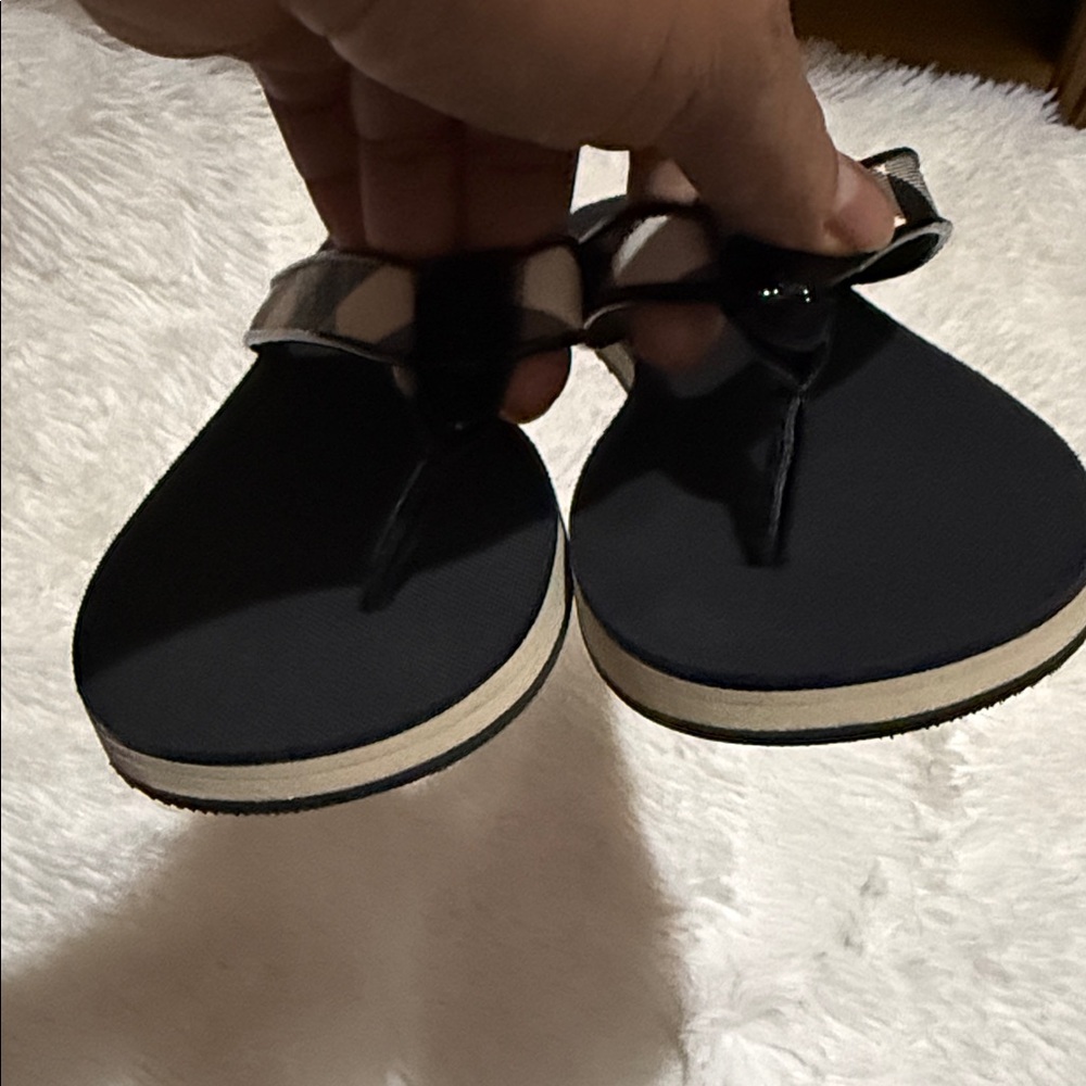 Burberry
Leather flip flops - Picture 3 of 8